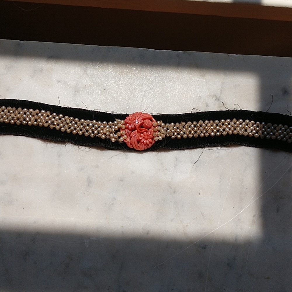 Copy ANTIQUE VICTORIAN Carved Coral FauxPearlVelvet&SatinRibbon Choker - Picture 3 of 6